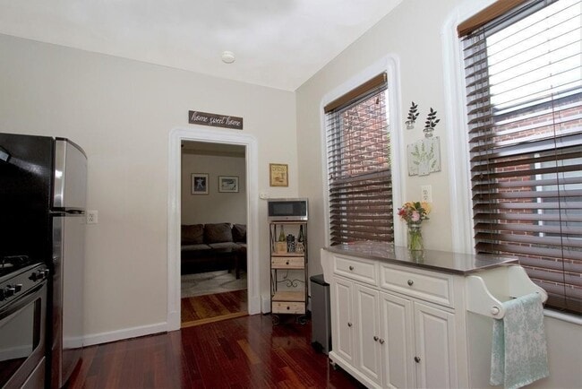 Building Photo - 25 Sullivan St