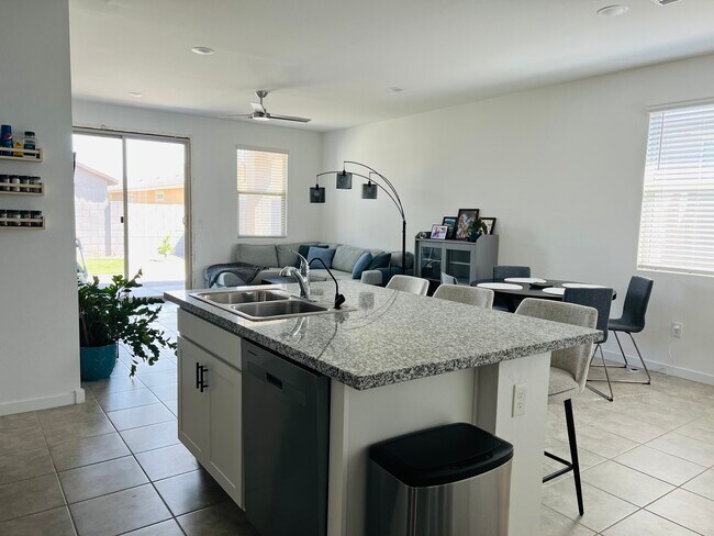 Foto del edificio - 40090 W Wade Dr