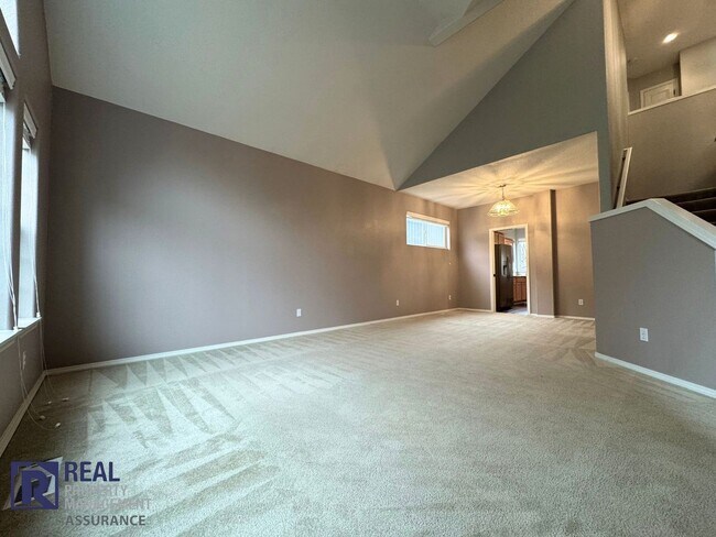 Foto del edificio - MOVE IN SPECIAL!! Spacious 5-Bedroom Home in Desirable Autumn Crest – Beaverton!!