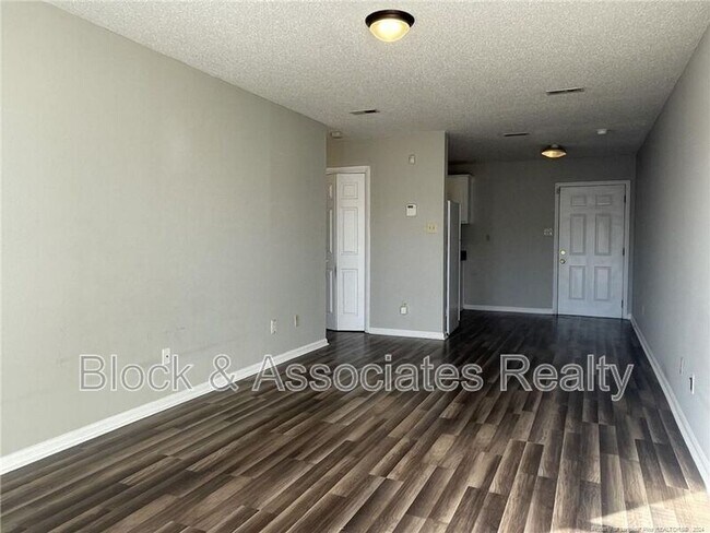 Building Photo - 6408 Ezras Ct