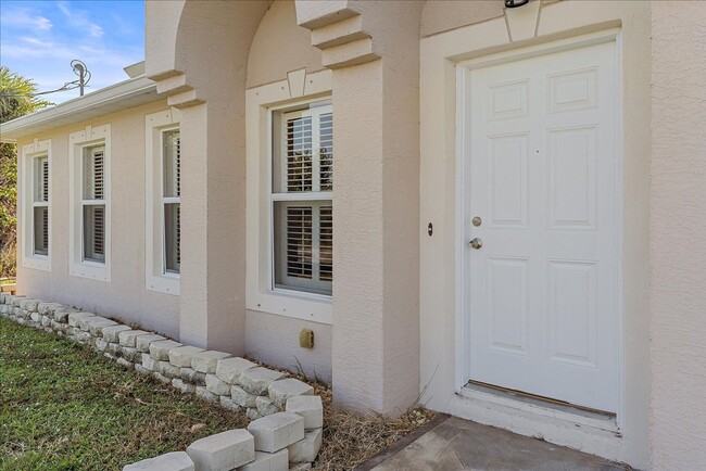 Building Photo - Beautiful Annual 4 bed/2 bath house availa...
