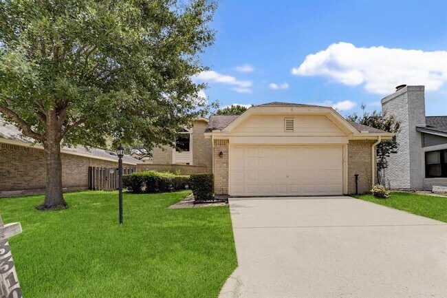 Foto del edificio - 3310 Meadway Dr