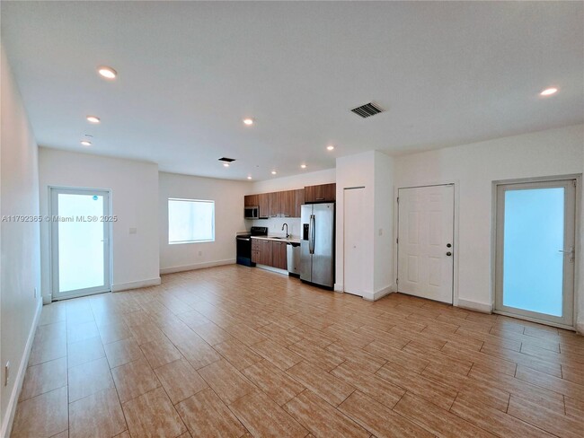Building Photo - 6336 SW 27th St
