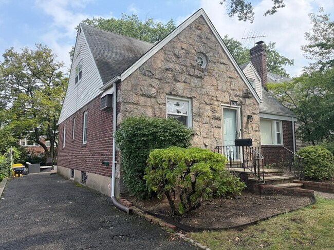 Foto del edificio - 649 Oakdene Ave