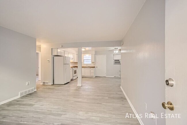 Foto del edificio - 331 N Columbine St