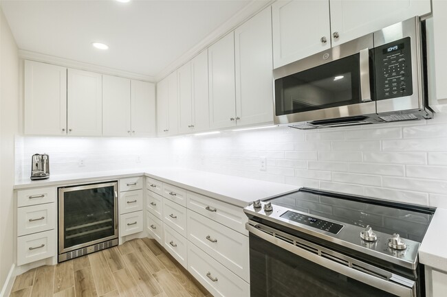 Foto del edificio - 14141 Misty Meadow Ln