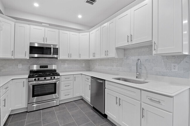 Foto del edificio - 311-315-315 West Side Ave