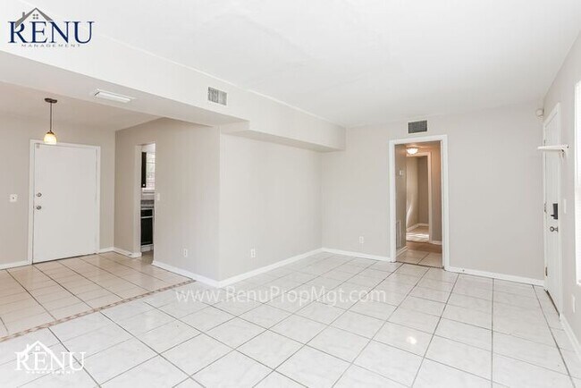 Foto del edificio - Now Available!