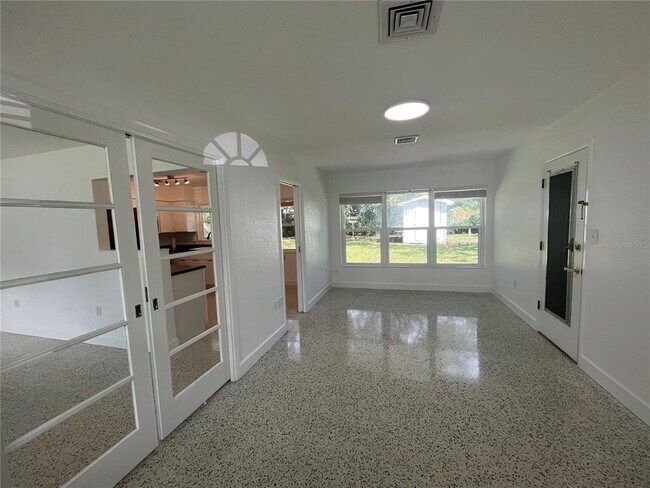Foto del edificio - 305 N Hercules Ave