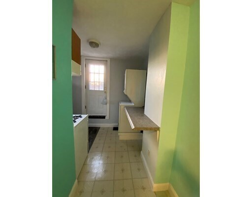 Building Photo - 138 Elm St