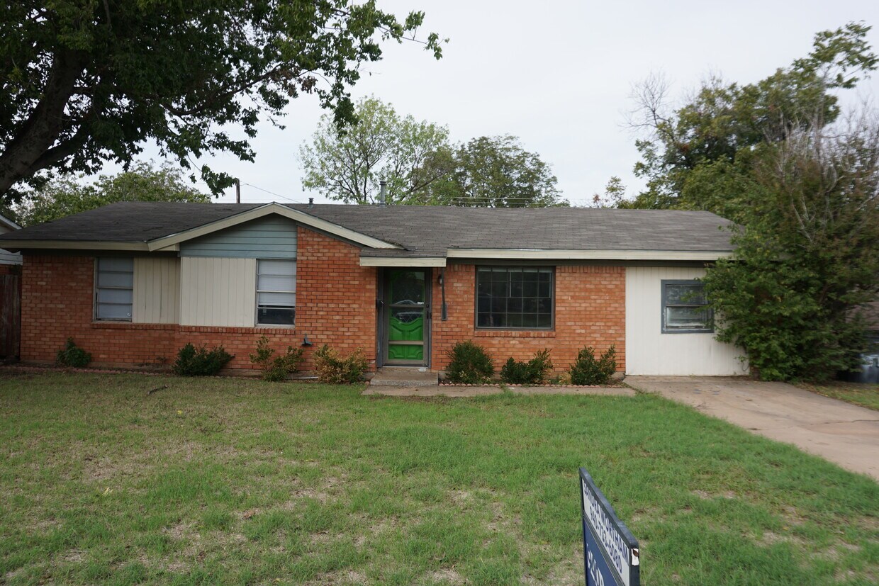 1616 Phoenix Dr, Wichita Falls, TX 76306 House Rental in Wichita