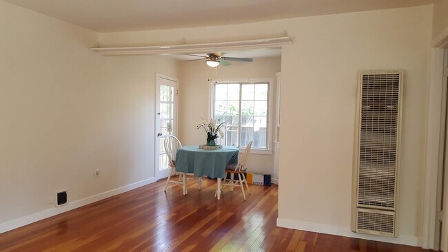 Foto del edificio - 627 Rose Ave