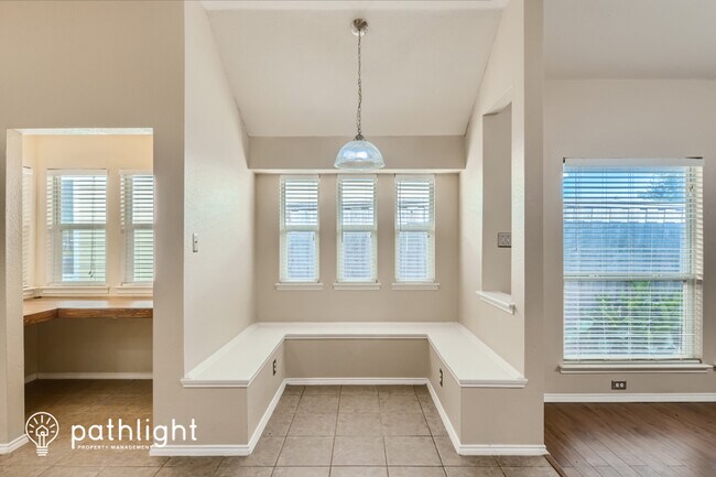 Building Photo - 9909 Old Field Dr
