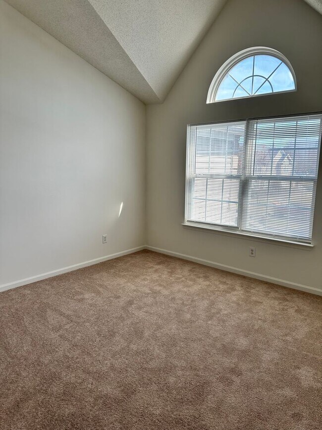 Foto del edificio - Condo in La Fontaine Available!