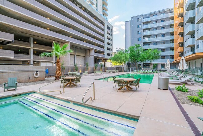 Foto del edificio - 333 E Roosevelt St