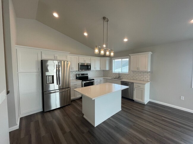 Building Photo - Gorgeous 3 bed, 2 bath in South Fargo!