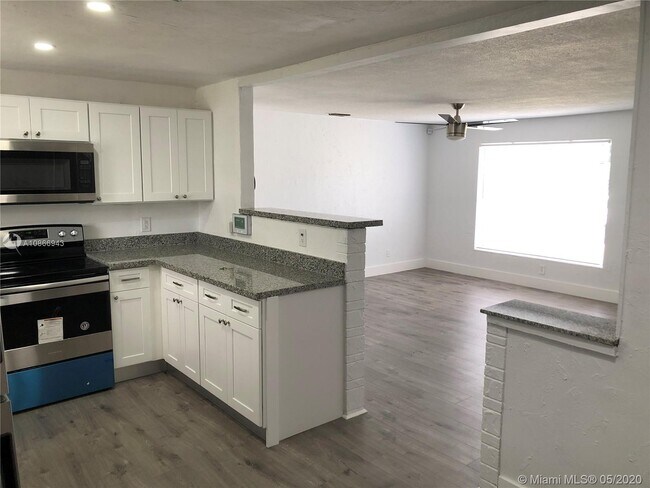 Building Photo - 2050 NW 29th Ave