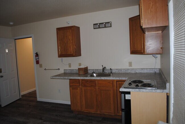 Building Photo - STUDIO/SEMI 1 BEDROOM - AVAILABLE AUGUST 2023!