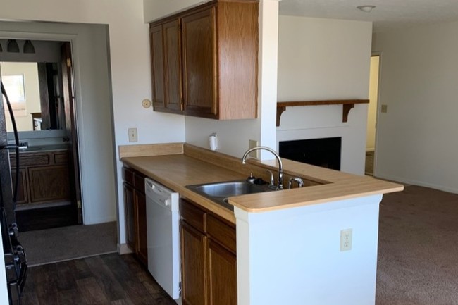 Kitchen looking into living room - 2200 Hedgerow Rd