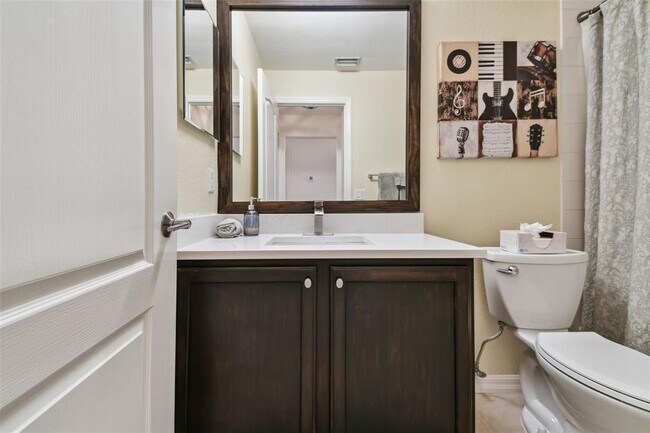 Foto del edificio - 1003 Fairwaycove Ln