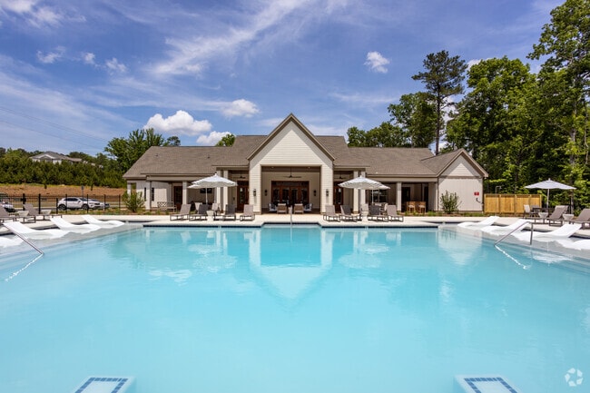 Saltwater Pool/Tanning Ledges - Longbridge