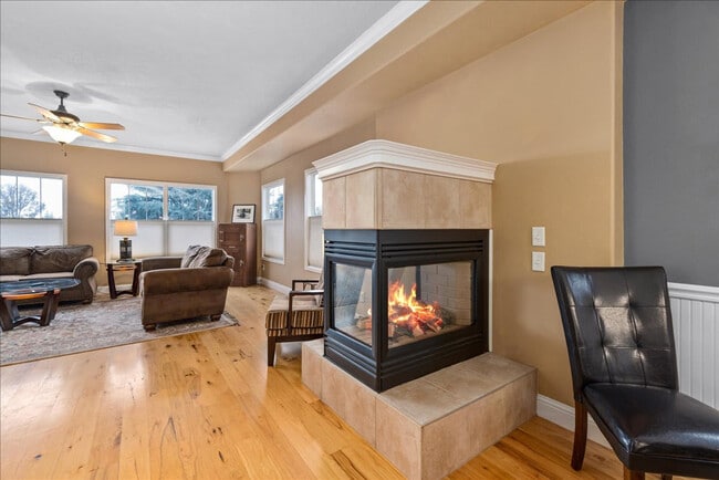 Building Photo - 1433 E Hays St