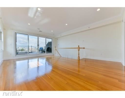 Foto del edificio - 503 E Broadway