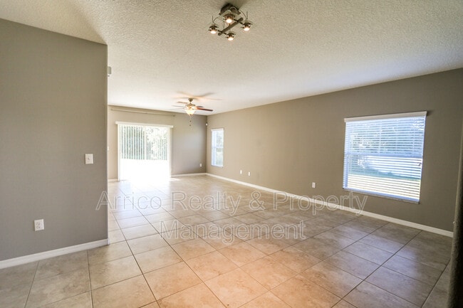 Building Photo - 11303 Villas on the Green Dr