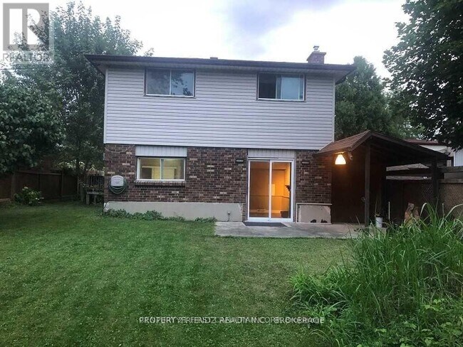 Photo du bâtiment - 747 Dunelm Ln