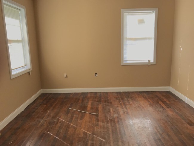 Building Photo - 711 Lindsey Dr