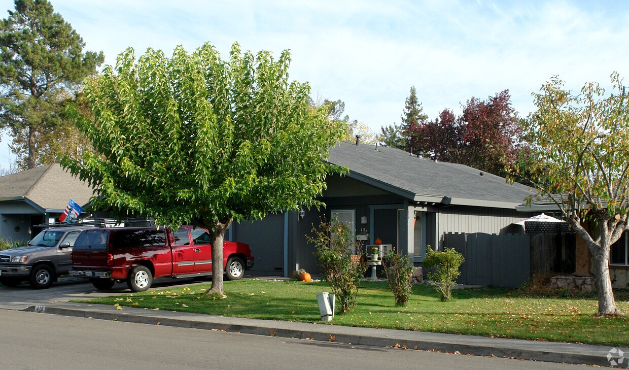 Building Photo - 418 Lincoln Ave