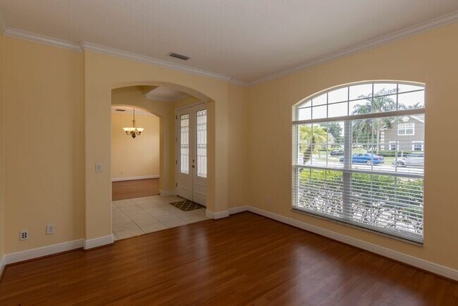 Building Photo - BEAUTIFUL 5 Bedroom/4 Bath Home Located in...
