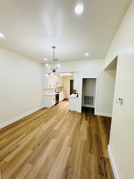 Foto del edificio - 9215 Highedge Cir