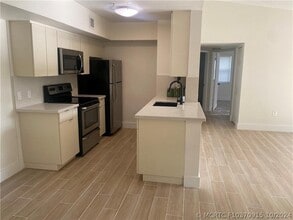 Building Photo - 2457 Centergate Dr