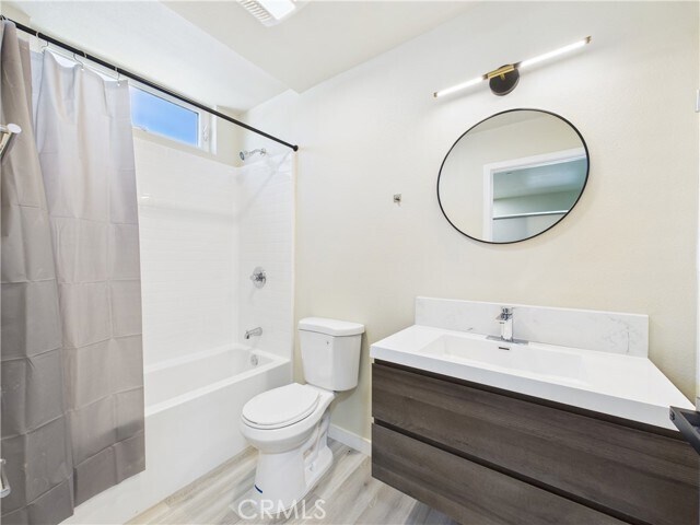 Foto del edificio - 8457 Langdon Ave