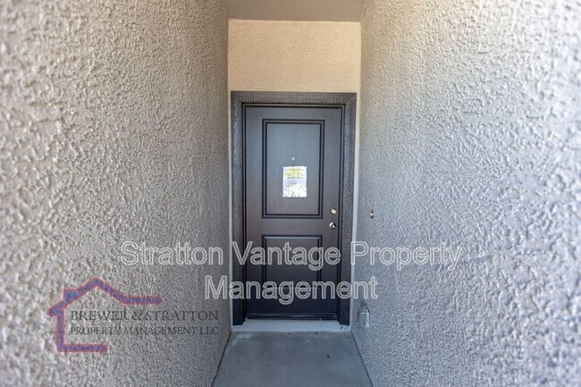 Building Photo - 18473 N Lakeside Dr