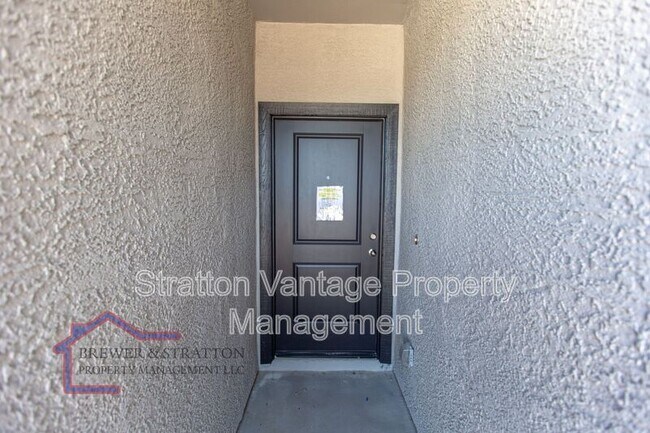 Foto del edificio - 18473 N Lakeside Dr