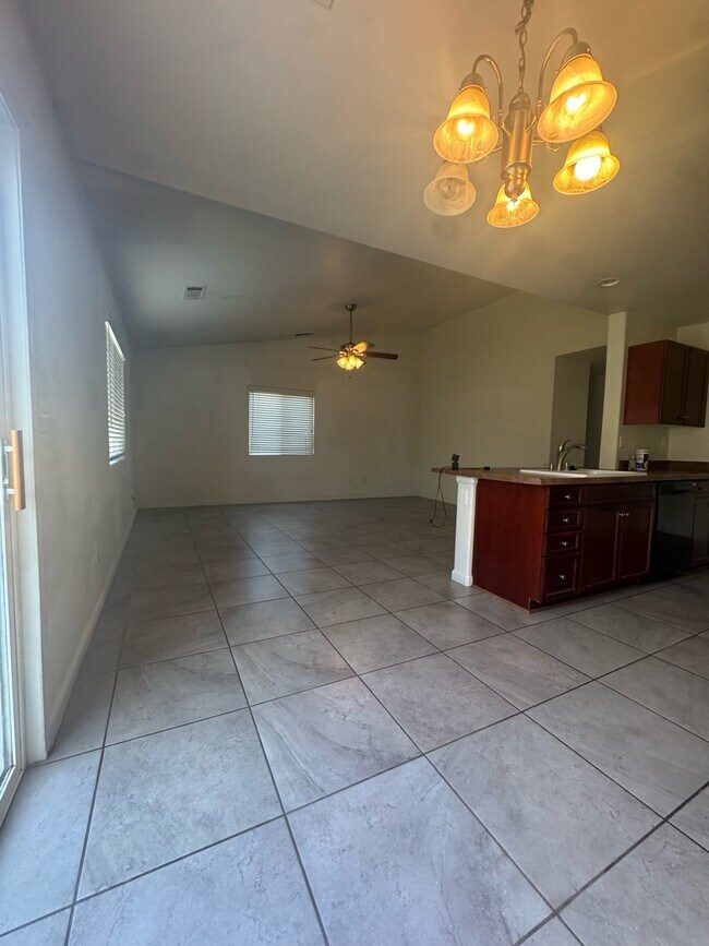 Foto del edificio - 5802 Ashintully Ave