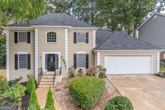 Building Photo - 736 Singley Dr