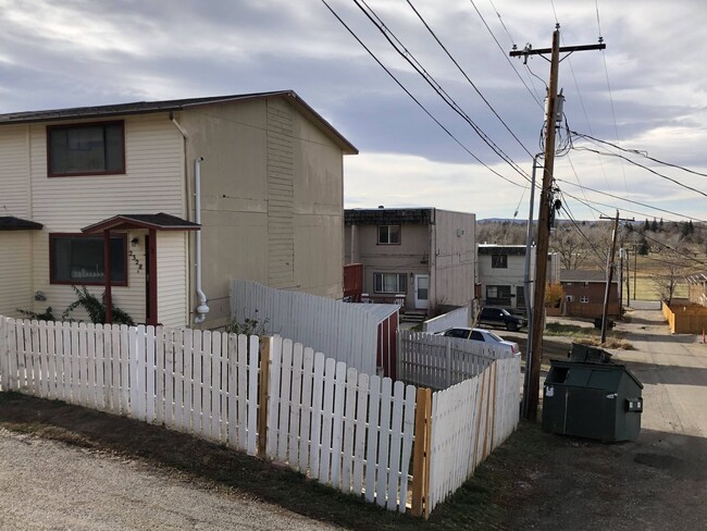 Building Photo - Centrally Located, 2 Bedroom Townhouse w/G...