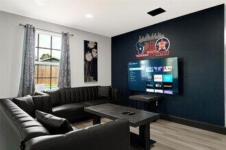 Building Photo - 12115 Wood Forest Dr