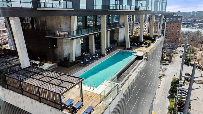 Building Photo - 70 Rainey St