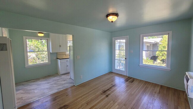 Foto del edificio - 6213 Bright Ave