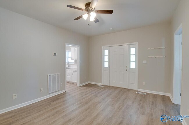 Foto del edificio - 310 Rock St SE