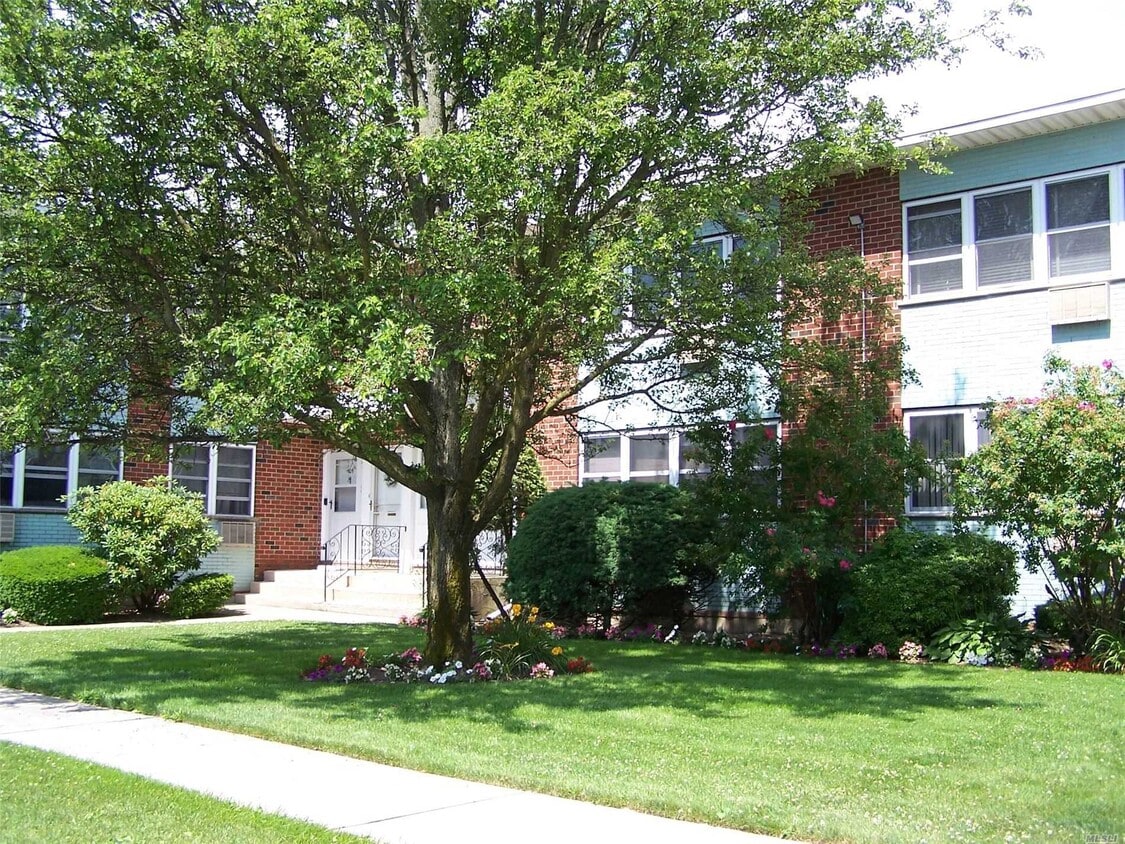 121 Farber Dr, West Babylon, NY 11704 House Rental in West Babylon