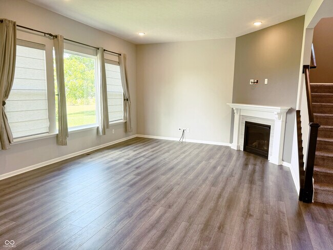 Building Photo - 7882 Villa Cir