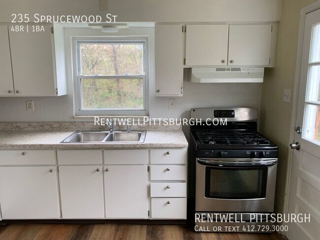 Foto del edificio - Must-See 4 Bedroom Home in Carrick - Half ...