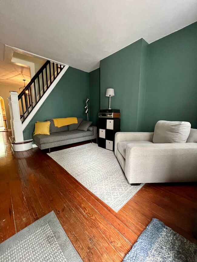 Foto del edificio - Stunning 2-Bedroom Townhouse in Manayunk! Available NOW!