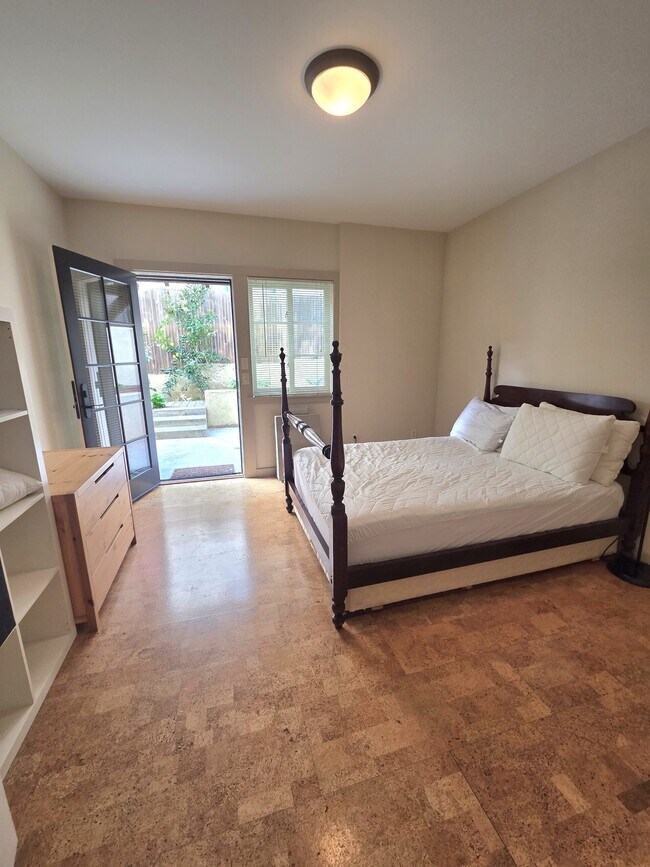 Foto del edificio - 2459 Hilgard Ave