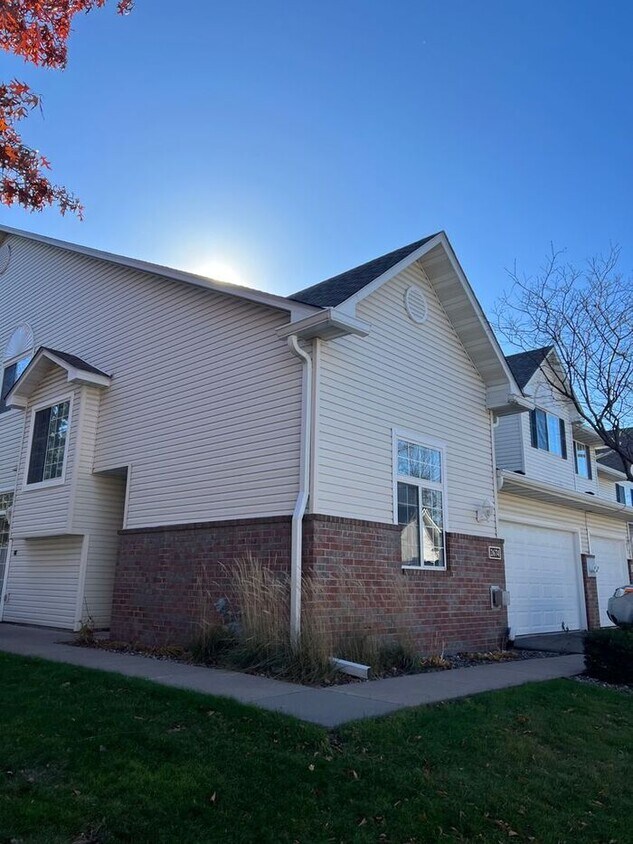 2674 Mallard Dr, Woodbury, MN 55125 House Rental in Woodbury, MN